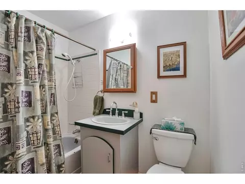 Bath - 700 33rd St, Boulder, CO 80303 photo 2 of 2