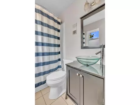 Bath - 3162 29th St, Boulder, CO 80301 photo 1 of 2