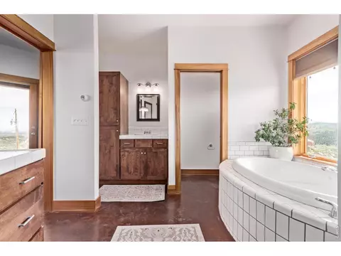 Bath - 399 Northview Rd, Berthoud, CO 80513 photo 3 of 5
