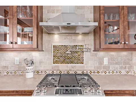 Kitchen - 399 Northview Rd, Berthoud, CO 80513 photo 2 of 3
