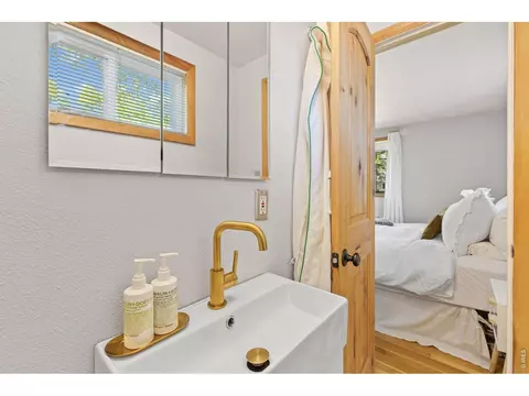 Bath - 310 S 40th St, Boulder, CO 80305 photo 2 of 5