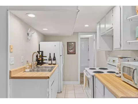 Kitchen - 310 S 40th St, Boulder, CO 80305 photo 8 of 9