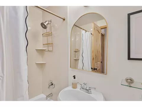 Bath - 310 S 40th St, Boulder, CO 80305 photo 4 of 5