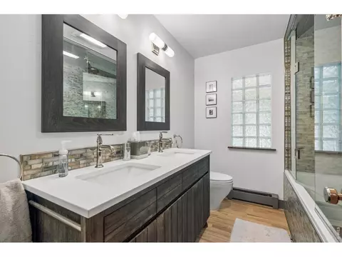 Bath - 733 Lakeshore Dr, Boulder, CO 80302 photo 2 of 4