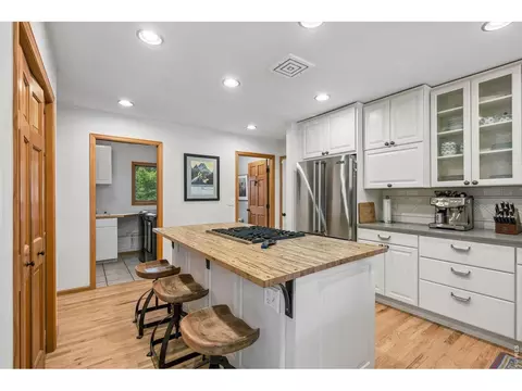 Kitchen - 733 Lakeshore Dr, Boulder, CO 80302 photo 2 of 3