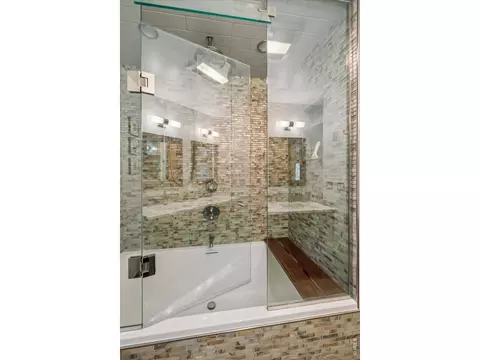 Bath - 733 Lakeshore Dr, Boulder, CO 80302 photo 3 of 4