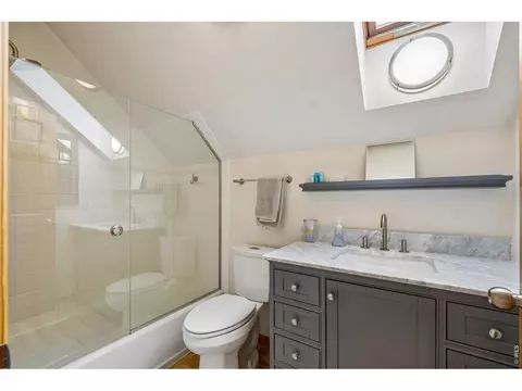 Bath - 733 Lakeshore Dr, Boulder, CO 80302 photo 4 of 4