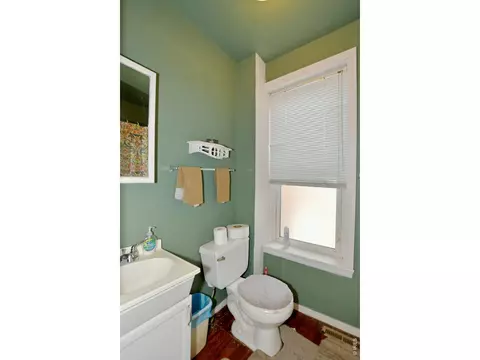 Bath - 913 4th St, Greeley, CO 80631 photo 2 of 3
