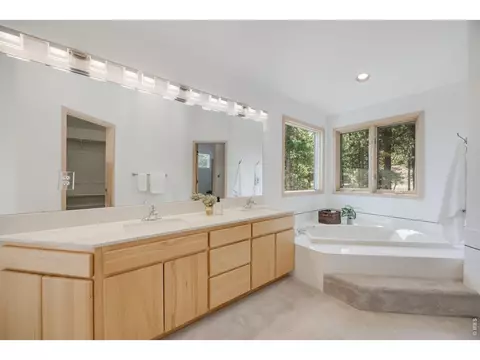 Bath - 191 Alaska Rd, Boulder, CO 80302 photo 2 of 4