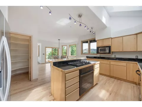 Kitchen - 191 Alaska Rd, Boulder, CO 80302 photo 2 of 2