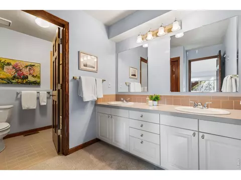 Bath - 4575 Robinson Pl, Boulder, CO 80301 photo 4 of 5