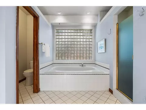 Bath - 4575 Robinson Pl, Boulder, CO 80301 photo 2 of 5
