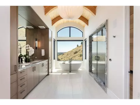 Bath - 3645 Cholla Ct, Boulder, CO 80304 photo 1 of 4