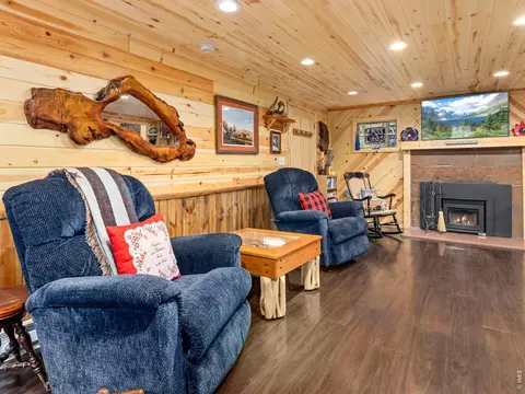 Living - 3154 Riverside Dr, Lyons, CO 80540 photo 2 of 3