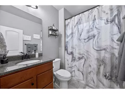 Bath - 1525 Mount Meeker Ave, Berthoud, CO 80513 photo 3 of 4