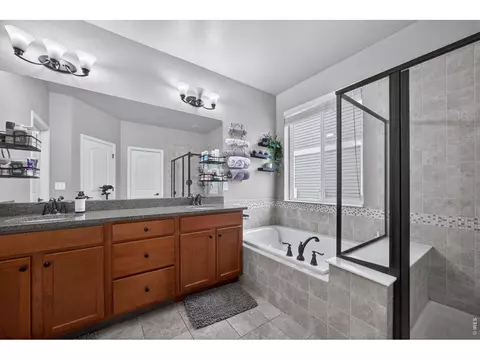 Bath - 1525 Mount Meeker Ave, Berthoud, CO 80513 photo 2 of 4