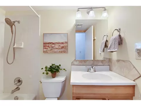 Bath - 500 Manhattan Dr #D7, Boulder, CO 80303 photo 1 of 1
