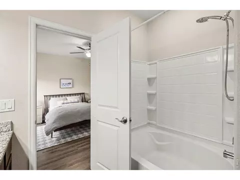 Bath - 7253 Ellingwood Ave, Longmont, CO 80504 photo 2 of 3