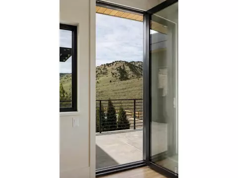 Entry Way - 5354 2nd St, Boulder, CO 80304 photo 3 of 5
