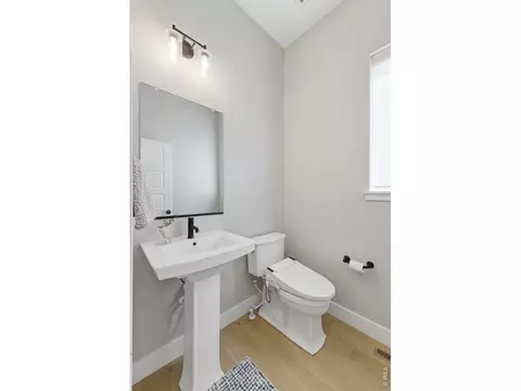 Bath - 10329 E 62nd Ave, Denver, CO 80238 photo 1 of 5