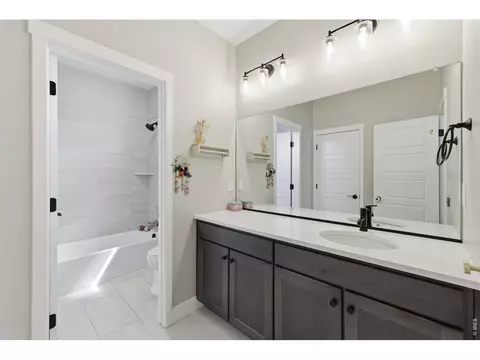 Bath - 10329 E 62nd Ave, Denver, CO 80238 photo 4 of 5