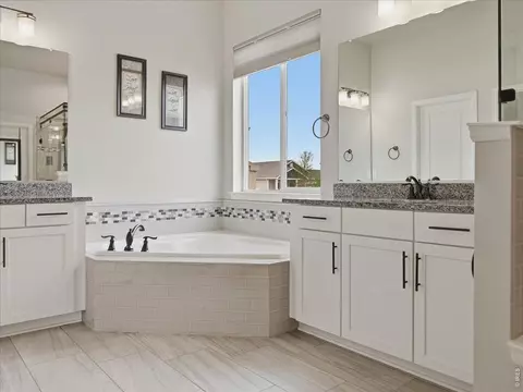 Bath - 5487 Chantry Dr, Windsor, CO 80550 photo 3 of 5