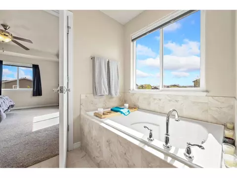 Bath - 5628 Bexley Dr, Windsor, CO 80550 photo 3 of 4