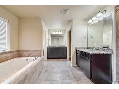Bath - 688 Arches Ct, Berthoud, CO 80513 photo 2 of 8