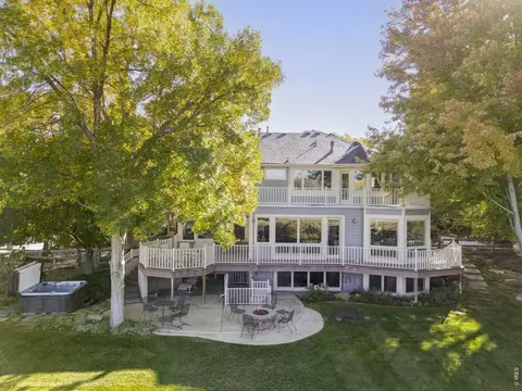 7247 Longview Dr, Longmont, CO 80503