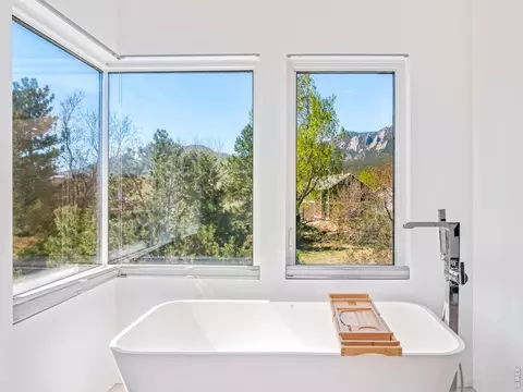 Bath - 2920 Lafayette Dr, Boulder, CO 80305 photo 1 of 7