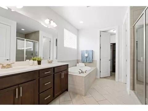 Bath - 5492 Juniper Dr, Brighton, CO 80601 photo 2 of 6