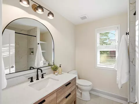 Bath - 4165 17th St, Boulder, CO 80304 photo 4 of 6