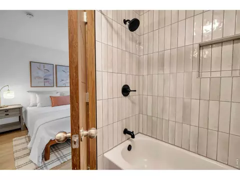 Bath - 3487 28th St #17, Boulder, CO 80301 photo 2 of 3