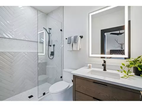 Bath - 166 Valley View Way, Boulder, CO 80304 photo 3 of 3