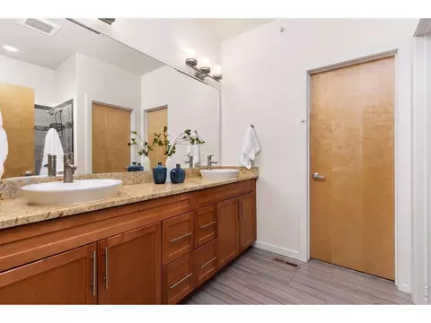 Bath - 4194 Longview Ln, Boulder, CO 80301 photo 1 of 4