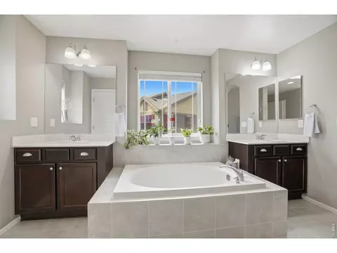 Bath - 10101 Bradbury St, Firestone, CO 80504 photo 2 of 5