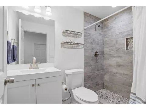 Bath - 10101 Bradbury St, Firestone, CO 80504 photo 5 of 5