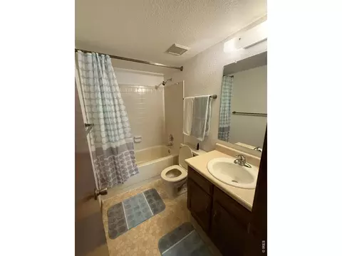 Bath - 6239 Willow Ln, Boulder, CO 80301 photo 2 of 2