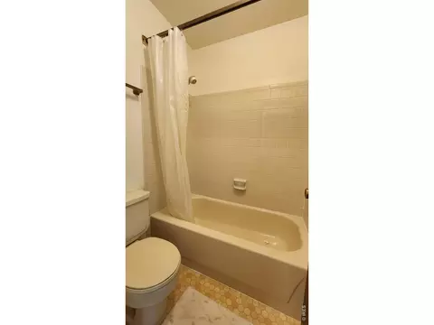 Bath - 6239 Willow Ln, Boulder, CO 80301 photo 1 of 2