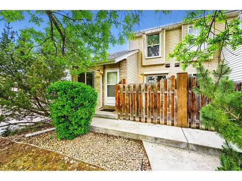 2112 Meadow Ct, Longmont, CO 80501