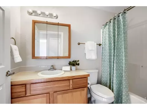 Bath - 2827 40th Ave, Greeley, CO 80634 photo 2 of 2