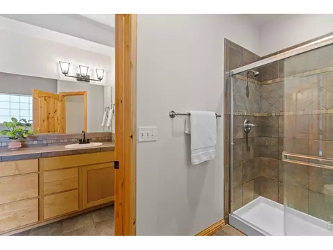 Bath - 2036 Vineyard Ct, Windsor, CO 80550 photo 2 of 5