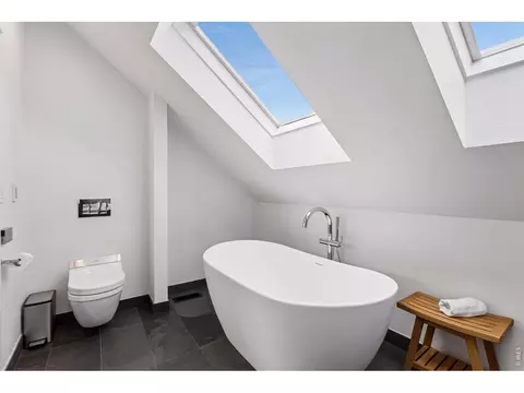 Bath - 4862 Curie Ct, Boulder, CO 80301 photo 3 of 7