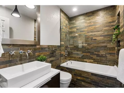 Bath - 4862 Curie Ct, Boulder, CO 80301 photo 1 of 7