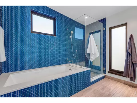 Bath - 3633 Broadway St, Boulder, CO 80304 photo 4 of 5