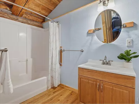 Bath - 1652 Eiger Rd, Livermore, CO 80536 photo 2 of 2