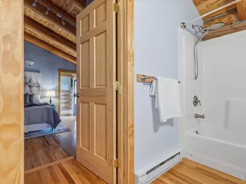 Bath - 1652 Eiger Rd, Livermore, CO 80536 photo 1 of 2