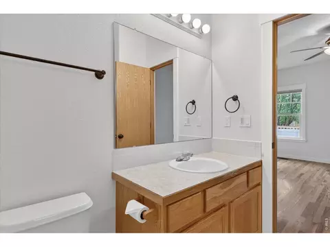 Bath - 1150 Monroe Ave, Berthoud, CO 80513 photo 2 of 3