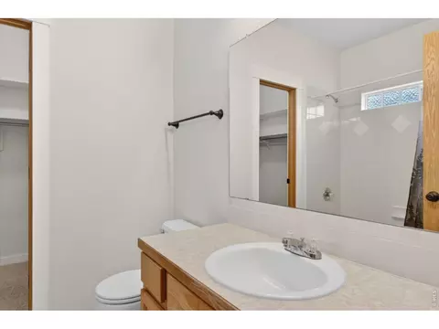 Bath - 1150 Monroe Ave, Berthoud, CO 80513 photo 1 of 3