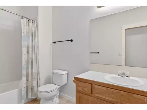 Bath - 1150 Monroe Ave, Berthoud, CO 80513 photo 3 of 3